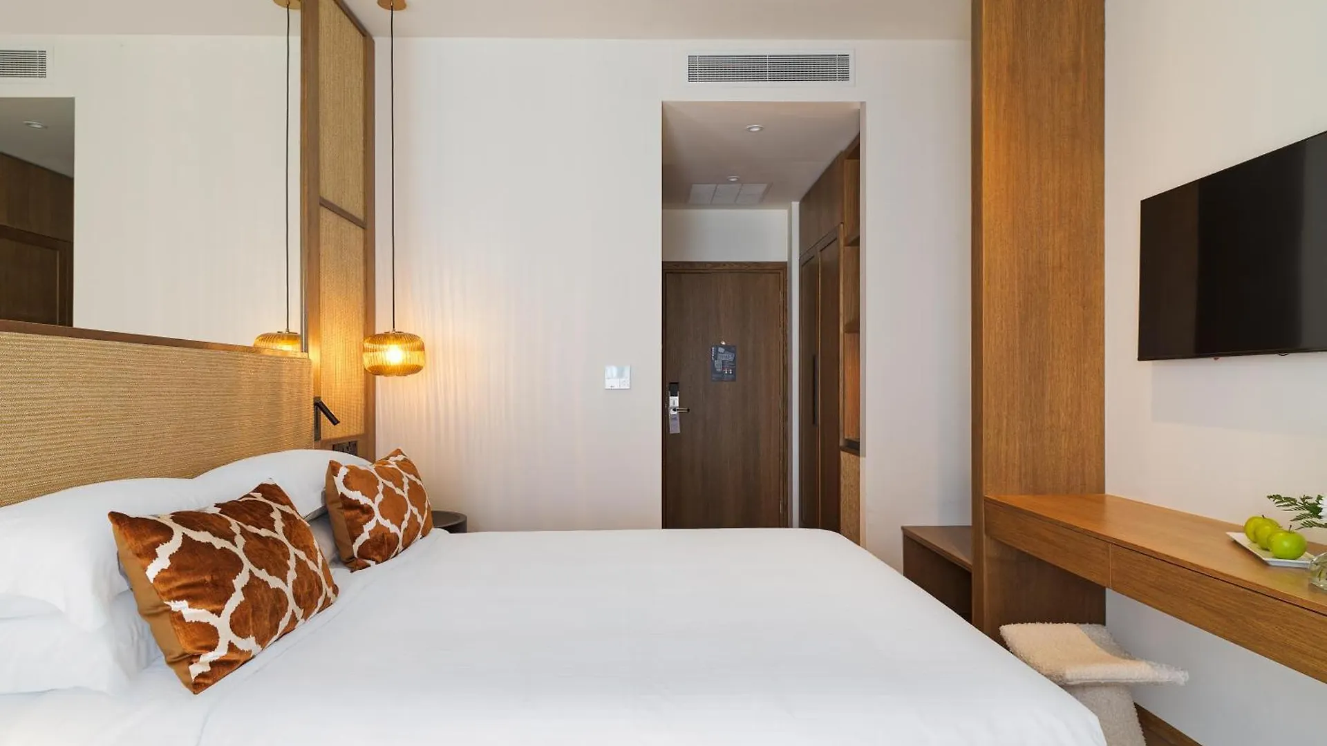 Leonardo Boutique Hotel Larnaca 4*,