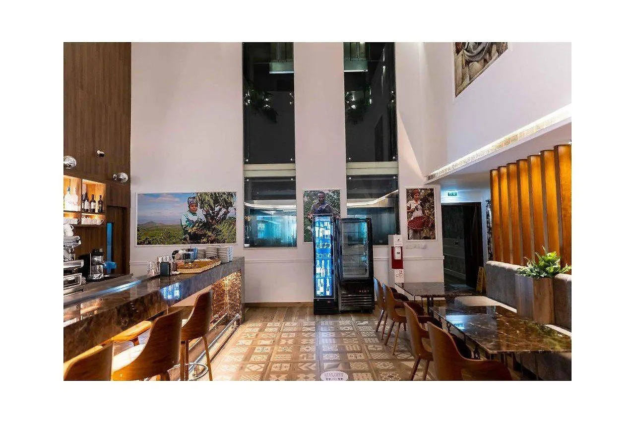 Leonardo Boutique Hotel Larnaca 4*,