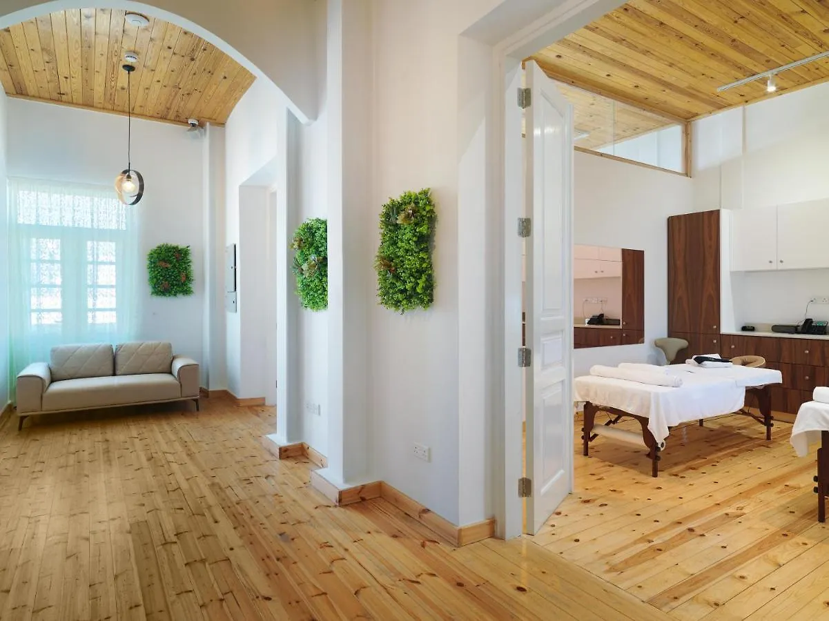 Leonardo Boutique Hotel Larnaca 4*,